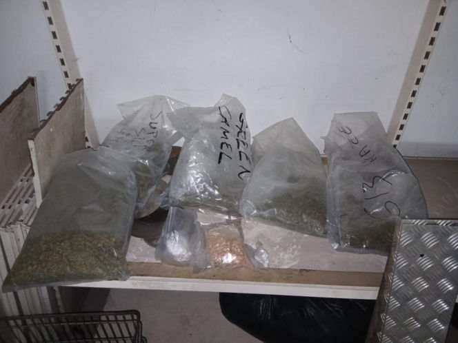 31-latek z Otwocka w areszcie. Policja przejęła 4 kg narkotyków i 330 tys. zł