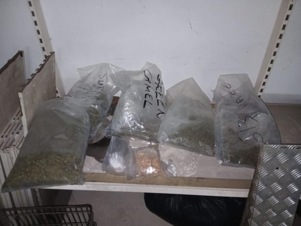 31-latek z Otwocka w areszcie. Policja przejęła 4 kg narkotyków i 330 tys. zł
