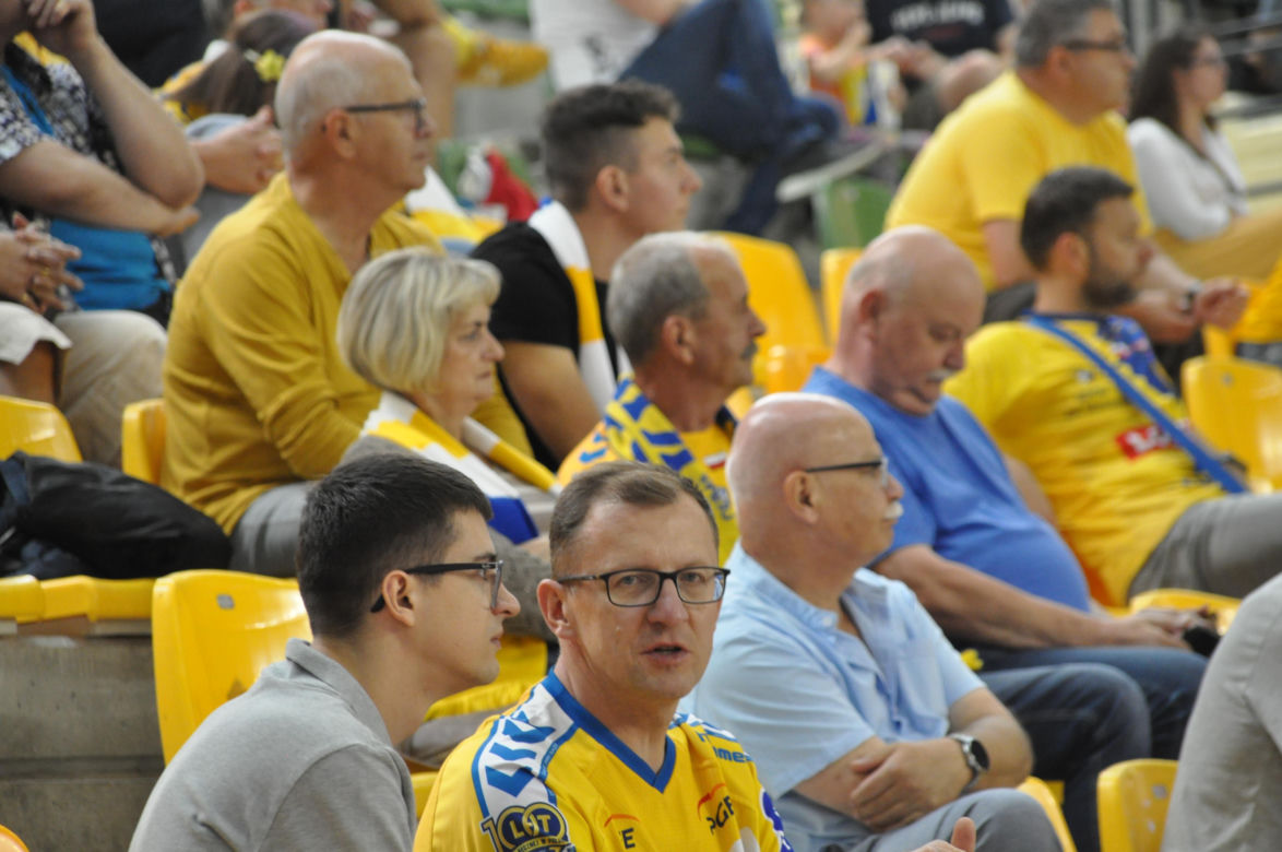 Kibice na meczu Industria Kielce - Grupa Azoty Unia Tarnów w Orlen Superlidze piłkarzy ręcznych. Zobacz zdjęcia