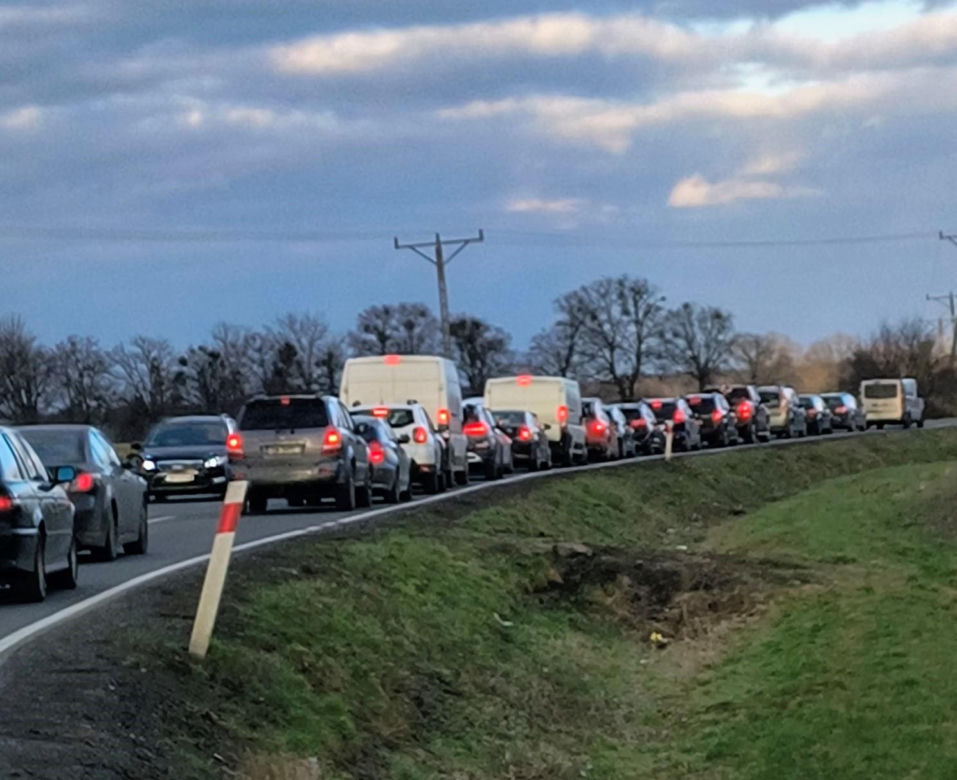 Tragiczny wypadek pod Oławą. Zderzyły się dwa auta, jedna osoba nie żyje