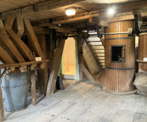 Ekspozycja urządzeń młyńskich w Dolnym Młynie w Wojciechowie