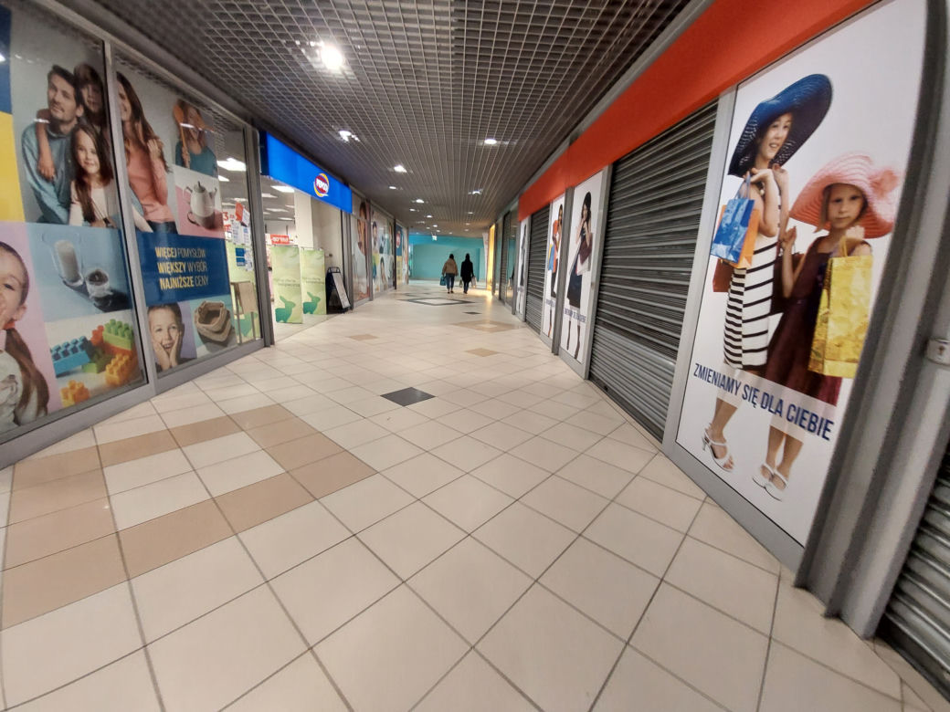 Centrum handlowe Belg straszy pustkami. Ostatni sprzedawcy i garstka klientów