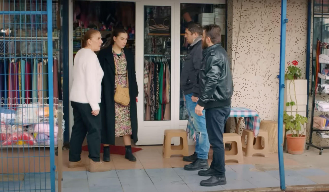 Ege oświadczy się Melis i pomoże Bulentowi, który wda się w bójkę.