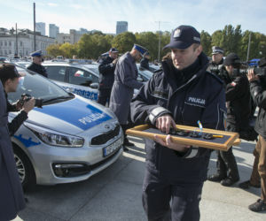 POLICJA DOSTAŁA POŚWIĘCONE RADIOWOZY.