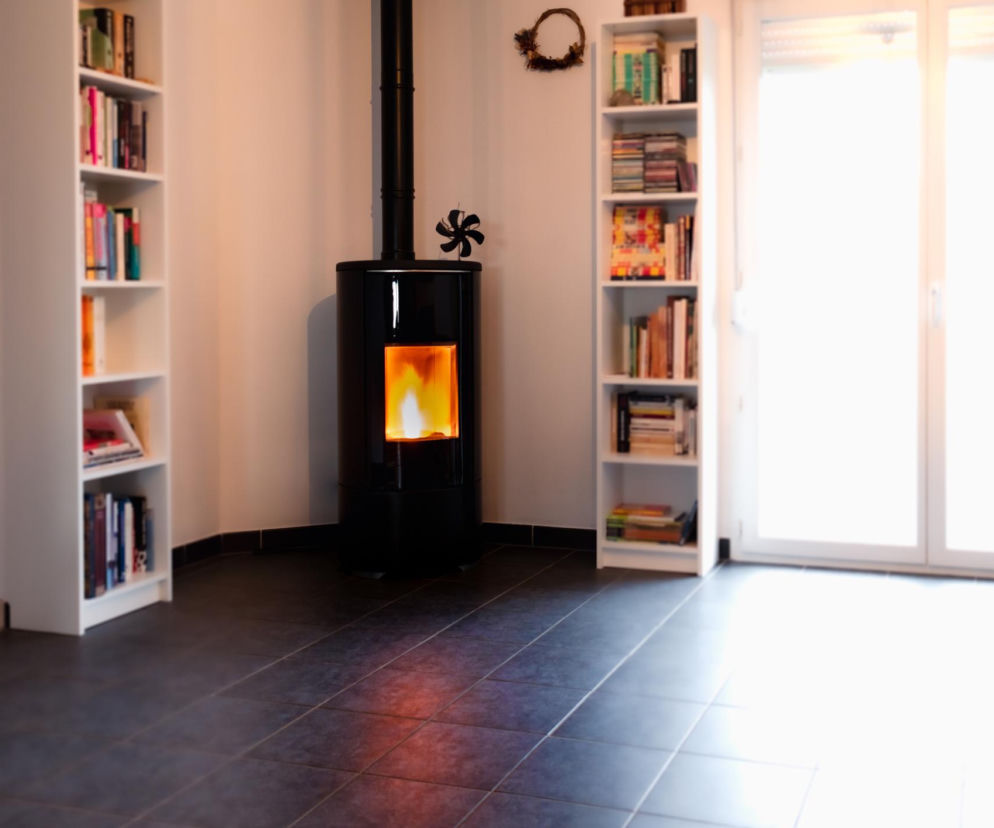 Kominek i koza na pellet - warto kupić? Czy kominek na pellet ogrzeje?