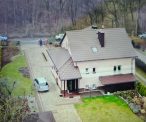 Kopki. W tym domu rozegrał się HORROR. Nie żyje Magdalena i dwójka jej dzieci [ZDJĘCIA]