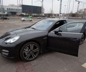 Detektyw Krzysztof Rutkowski w Porsche Panamera 4S