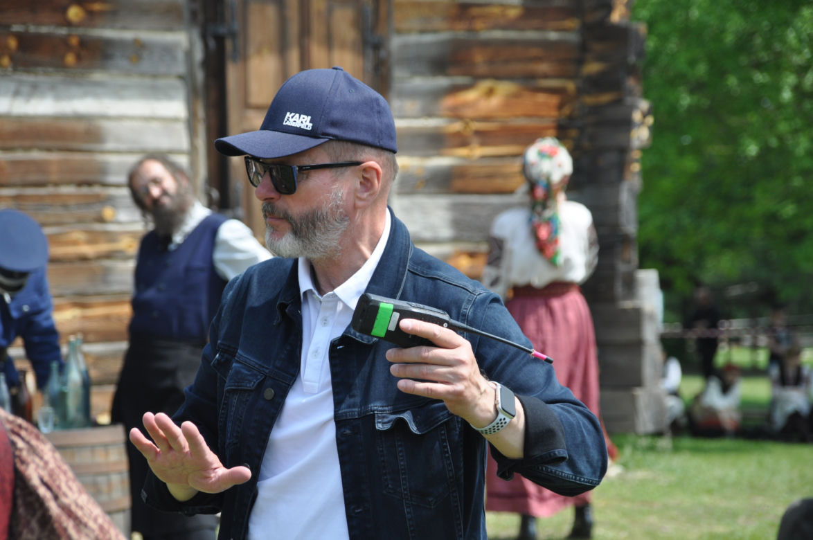 "Sami swoi. Początek". Filmowy kręcili sceny w Muzeum Wsi Kieleckiej w Tokarni