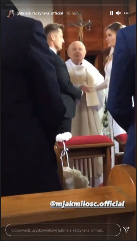 M jak miłość na planie. Franka (Dominika Kachlik), Paweł (Rafał Mroczek), ksiądz proboszcz (Maciej Damięcki)