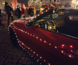 Świąteczny Zlot Amerykańskich Samochodów na Rynku w Lesznie