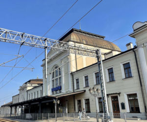 Wypadek na dworcu PKP w Tarnowie. Kobieta wpadła pod pociąg