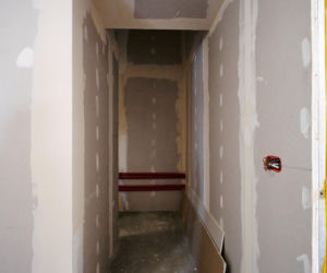 Mama nie wróciła. Tragiczny wypadek przerwał marzenia. Ekipa Nasz Nowy Dom walczyła z czasem. ZDJĘCIA domu przed i po remoncie