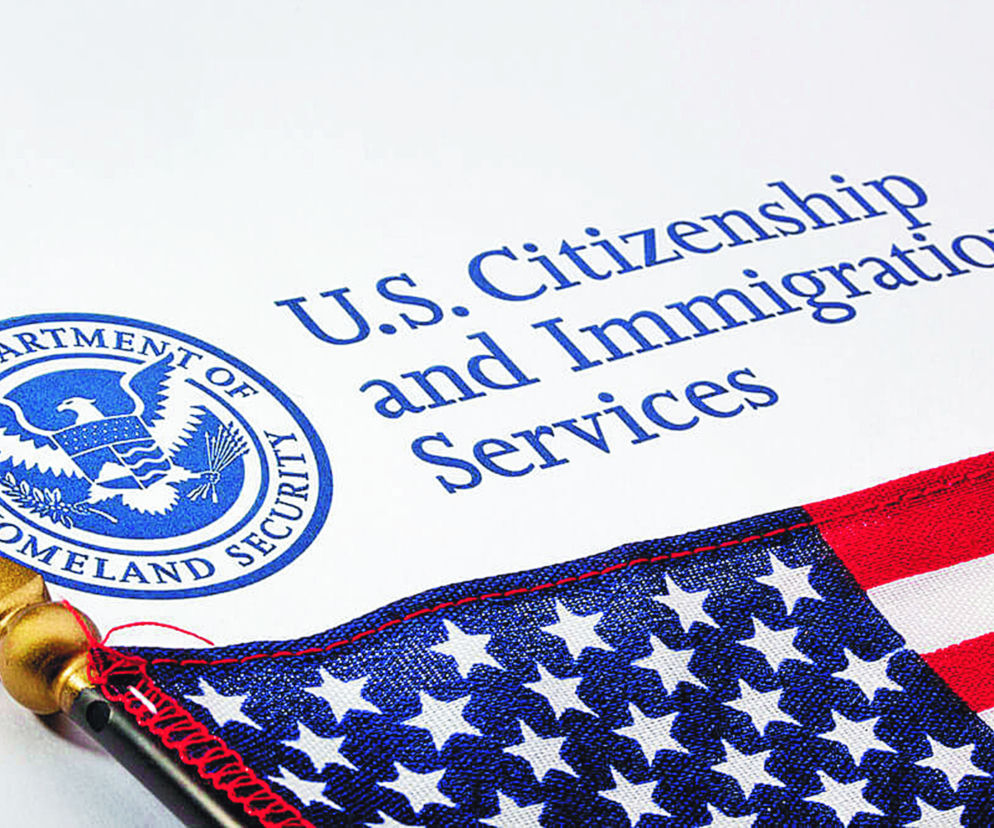 Zlikwidują urzędy emigracyjne, by mieć na budowę muru?