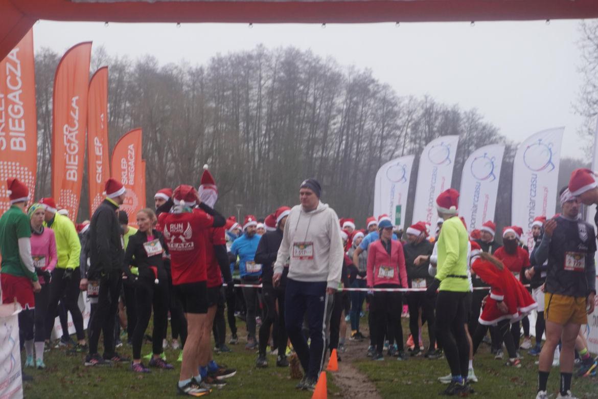 11. Bieg Mikołajkowy nad Jeziorem Strzeszyńskim w Poznaniu