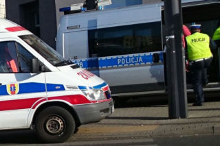 Łódź. Poszukiwani świadkowie potrącenia dziecka przez mężczyznę na hulajnodze! 6-latka zabrała karetka