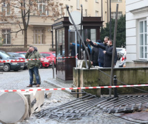Ciężarówka zniszczyła zabytkową bramę wjazdową na teren Kancelarii Prezydenta