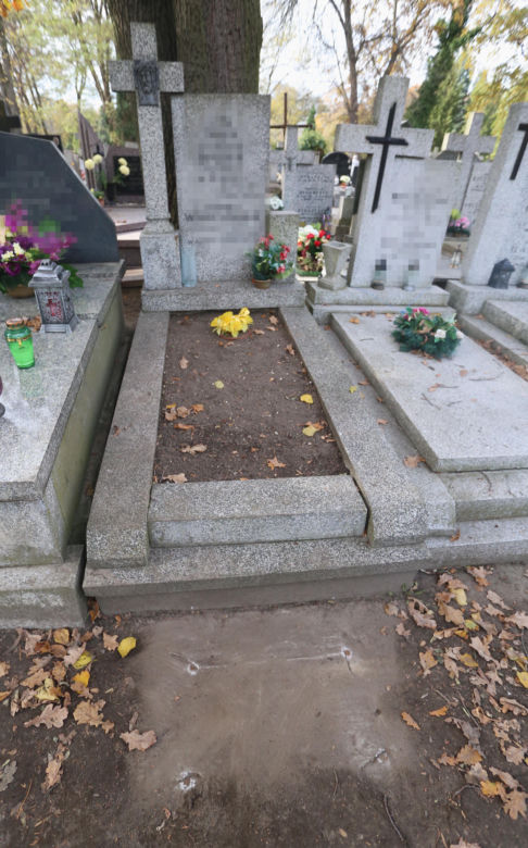 Ukradli mi ławkę! Dramat Pani Ewy na cmentarzu Bródnowskim 