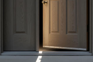 Wybuch butli z gazem w Rząśniku. Jak siła eksplozji wyrzuciła mężczyznę z domu?