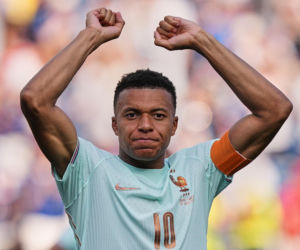 Kylian Mbappe z aktorką Ester Exposito na wakacjach na Sardynii