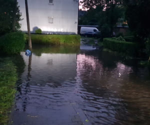 Skutki burz na Śląsku. Zalane ulice, stadion pod wodą! [ZDJĘCIA]