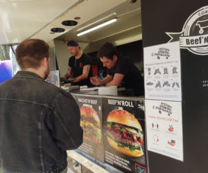 Festiwal Smaków Food Trucków w Olsztynie. Tłumy mieszkańców nad Ukielem [ZDJĘCIA]