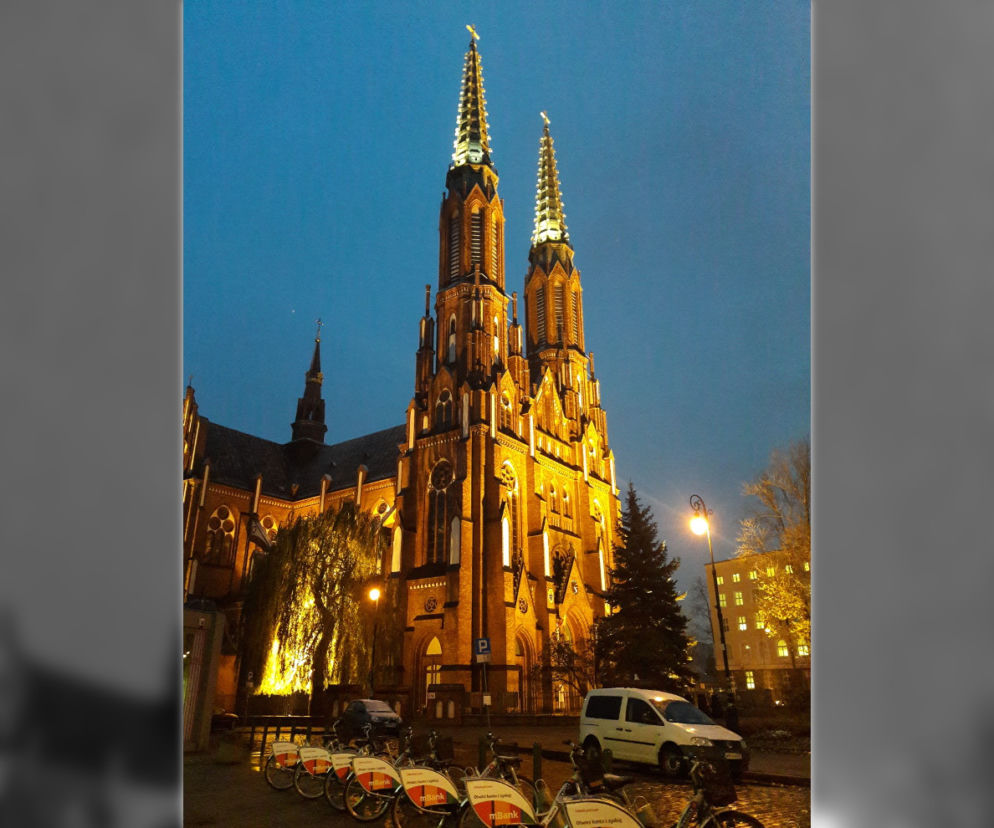 Katedra praska w nocnym kadrze [ZDJĘCIE DNIA]
