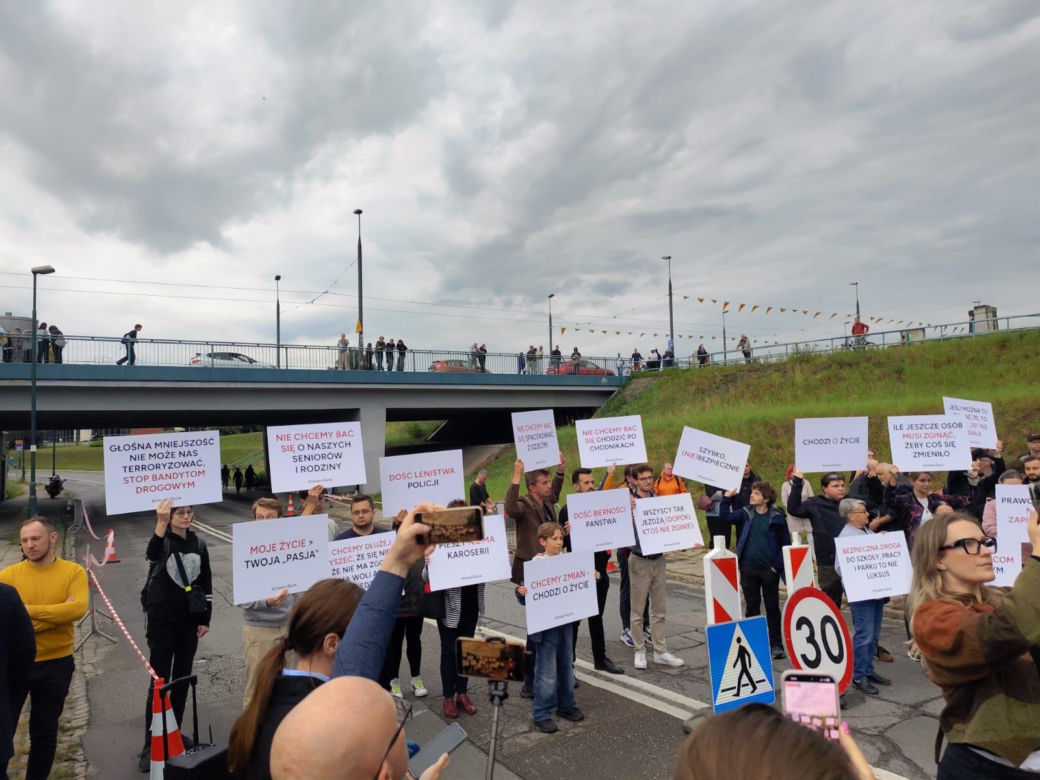 "Cichy marsz" w Krakowie po tragicznym wypadku. Zginęło młode małżeństwo