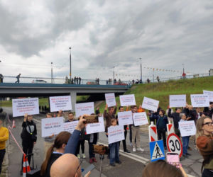 Cichy marsz w Krakowie po tragicznym wypadku. Zginęło młode małżeństwo