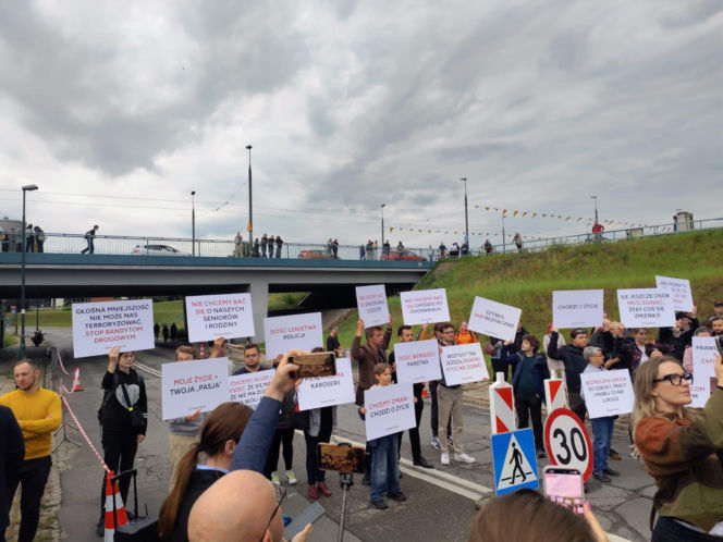 "Cichy marsz" w Krakowie po tragicznym wypadku. Zginęło młode małżeństwo