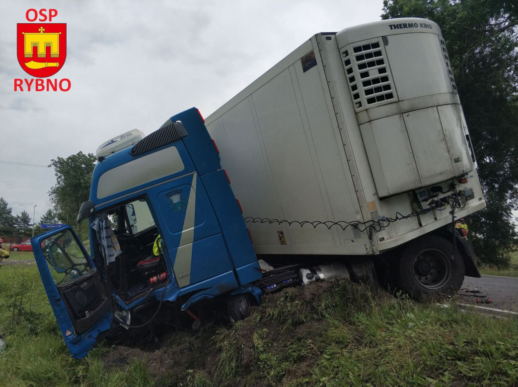 Szokujący wypadek pod Sochaczewem! 29-latka zginęła w roztrzaskanym volkswagenie [ZDJĘCIA]