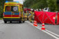 Czołowe zderzenie busa z osobówką na DK 11. Zginęła jedna osoba [ZDJĘCIA]