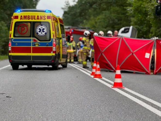 Zjechał na przeciwległy pas. Tragiczny finał wypadku na DK 11
