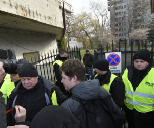 Warszawa przejmuje Szpiegowo. Miasto weszło na teren z komornikiem