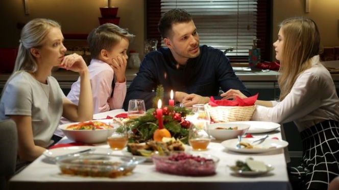 M jak miłość odcinek 1216. Joasia (Barbara Kurdej-Szatan), Zosia (Julia Wróblewska), Wojtuś (Feliks Matecki), Tomek (Andrzej Młynarczyk)