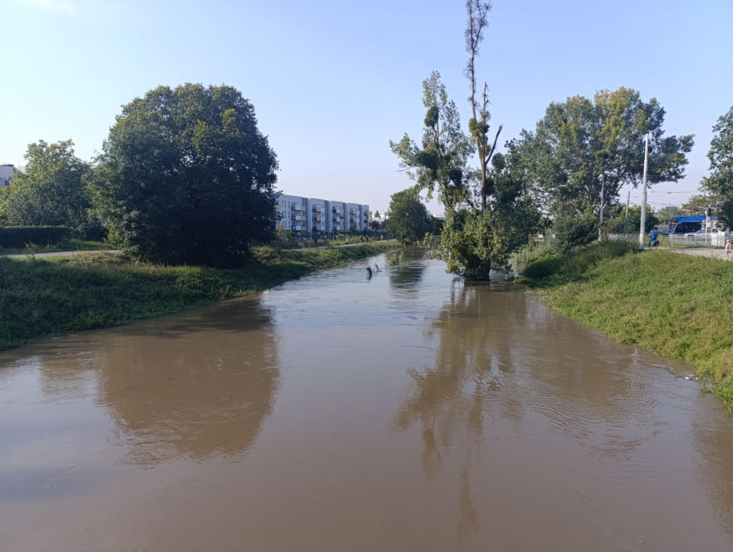 Stan rzeki Ślęza cały czas się podnosi. Przekroczono już stan alarmowy. Jak wygląda sytuacja?