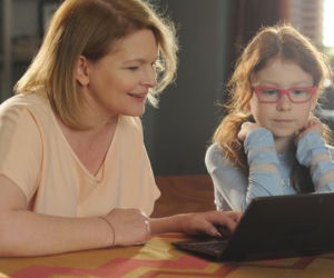 M jak miłość odcinek 1242. Marta (Dominika Ostałowska), Ania (Weronika Wachowska)