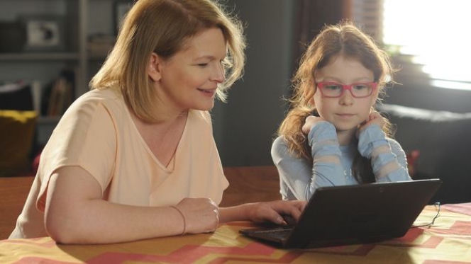 M jak miłość odcinek 1242. Marta (Dominika Ostałowska), Ania (Weronika Wachowska)