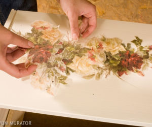 Ozdabiamy komodę techniką decoupage