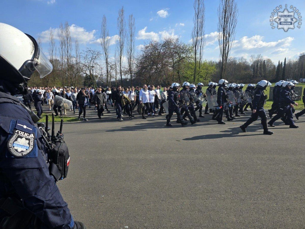 Incydenty podczas meczu Ruchu Chorzów z Legią Warszawa. Interweniowała policja