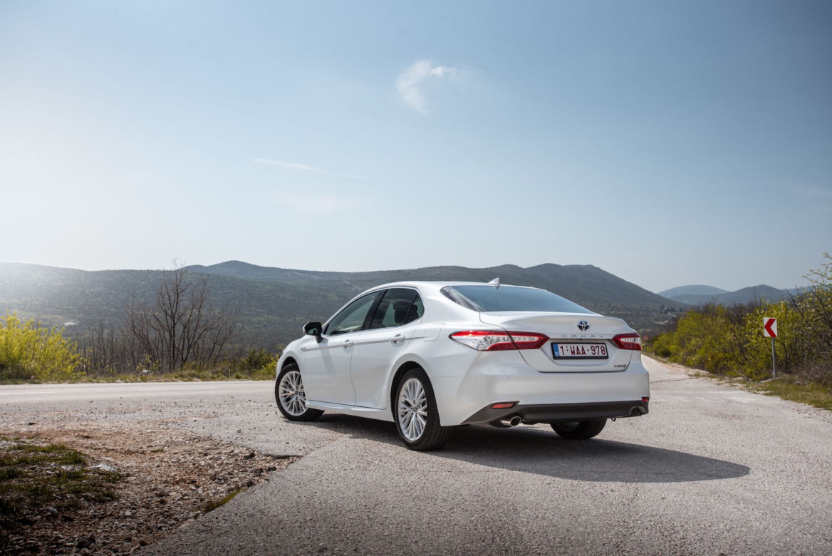 Toyota Camry 2.5 Hybrid Dynamic Force 218 KM e-CVT Executive