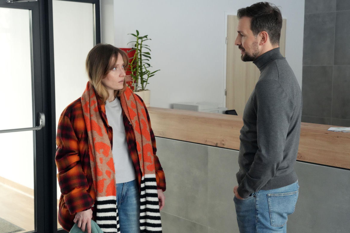 Barwy szczęścia odc. 3378. Renata (Anna Mrozowska), Marcin Kodur (Oskar Stoczyński)