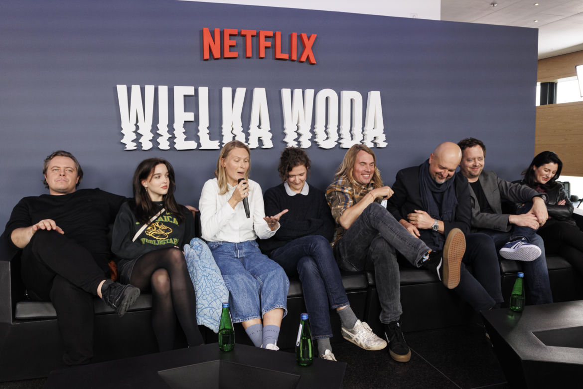 Premiera serialu o powodzi. Te gwiazdy zagrały w  produkcji Netflixa