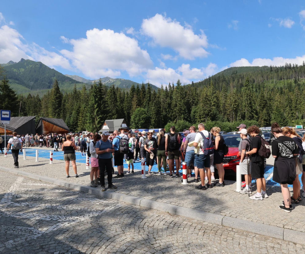 Gigantyczne kolejki na Giewont! Wielkie turystyczne oblężenie Tatr