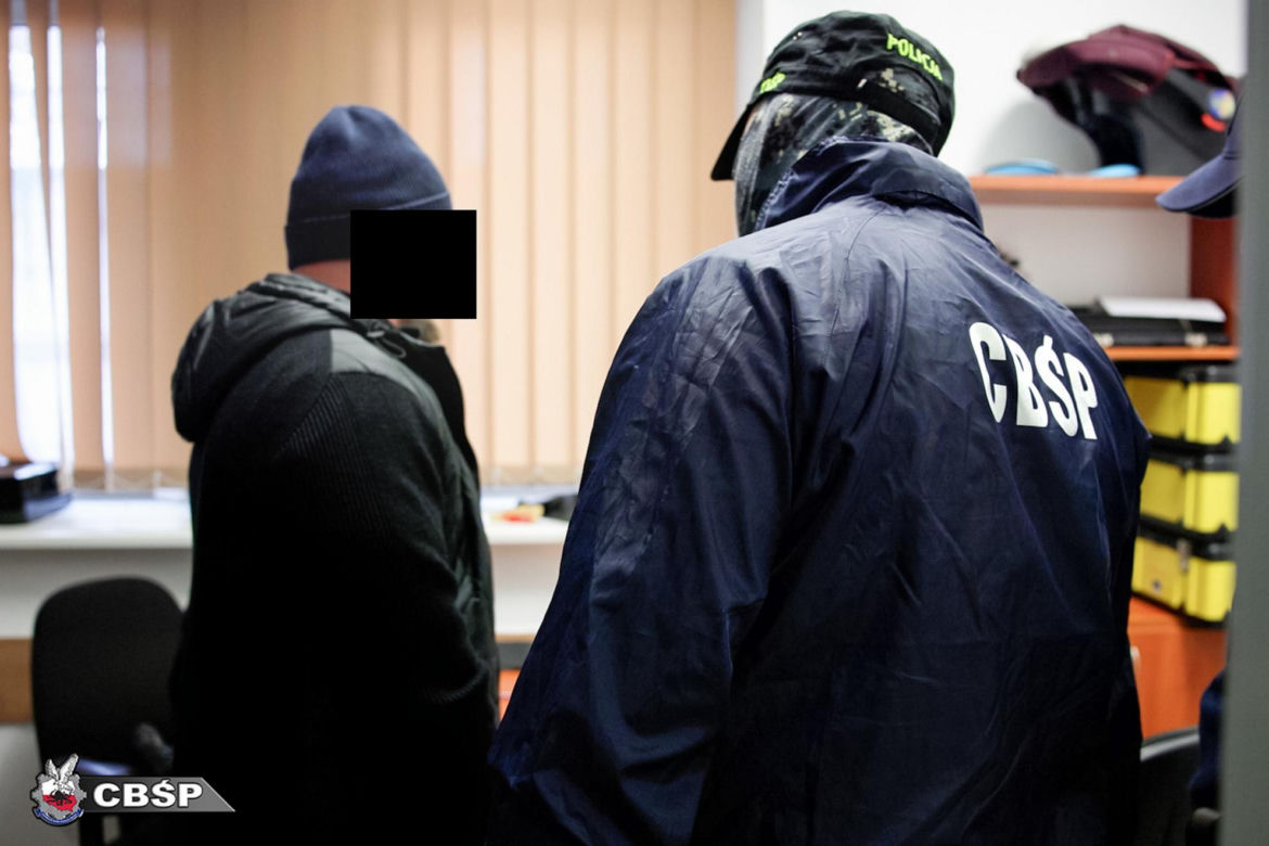 „Belmondziak” w rękach policji. Przez dwa lata ukrywał się za granicą. Zatrzymali go Łowcy Cieni