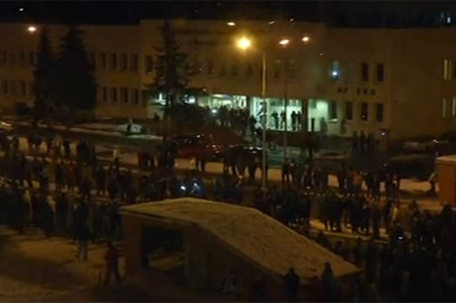ZADYMA pod siedzibą Jastrzębskiej Spółki Węglowej! Policja strzelała do górników! 