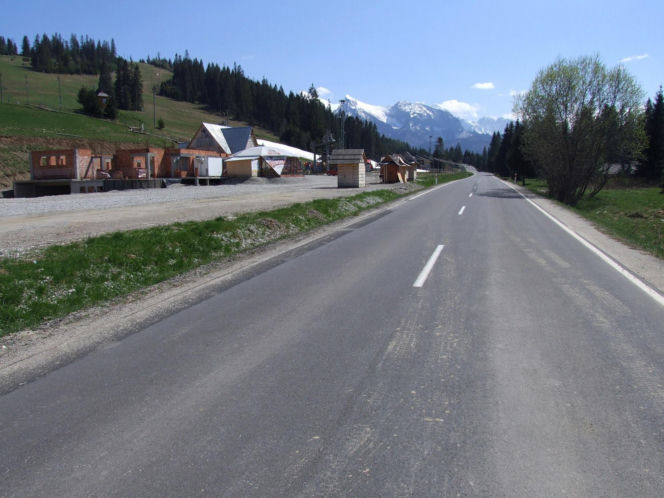 To jedna z najpiękniejszych wsi na Podhalu. Według legendy jej pierwszym sołtysem był słynny zbójnik