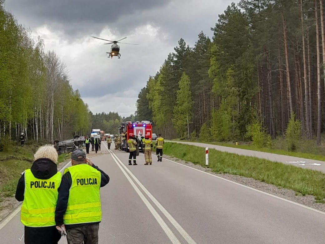 Trześcianka. Tragiczny wypadek na drodze z Zabłudowa do Hajnówki. 1 osoba nie żyje, 10 rannych