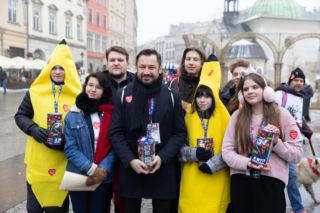 WOŚP w Krakowie. Kwestują Anna Dymna i prezydent Miszalski. Najstarsza wolontariuszka ma 100 lat