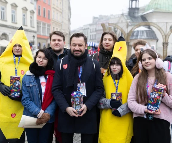 WOŚP w Krakowie. Kwestują Anna Dymna i prezydent Miszalski