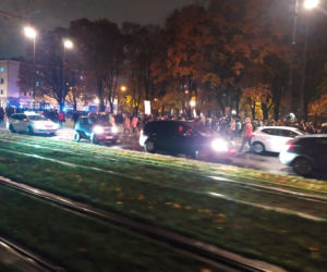Tysiące ludzi na ulicach Warszawy. Protetsują przeciwko wyrokowi Trybunału Konstytucyjnego